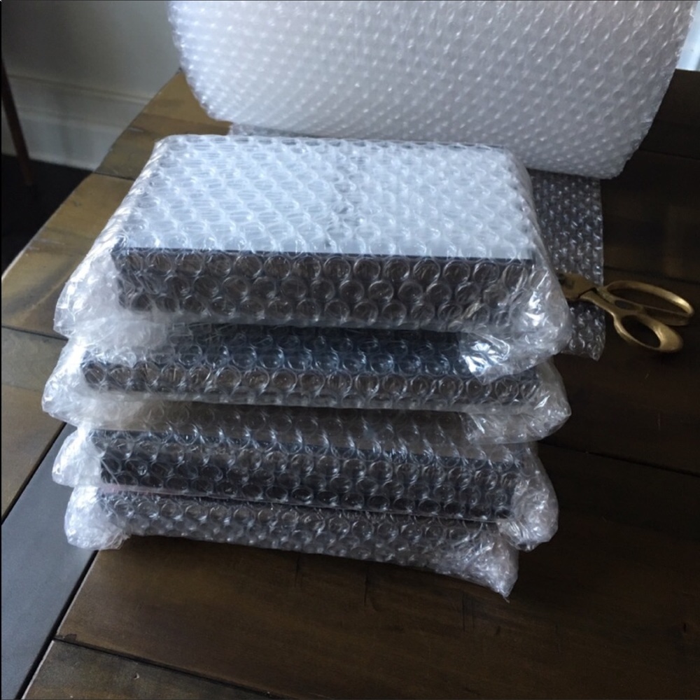 4 piece Mystery Bundle Logo bags and free frames - Picture 5 of 5